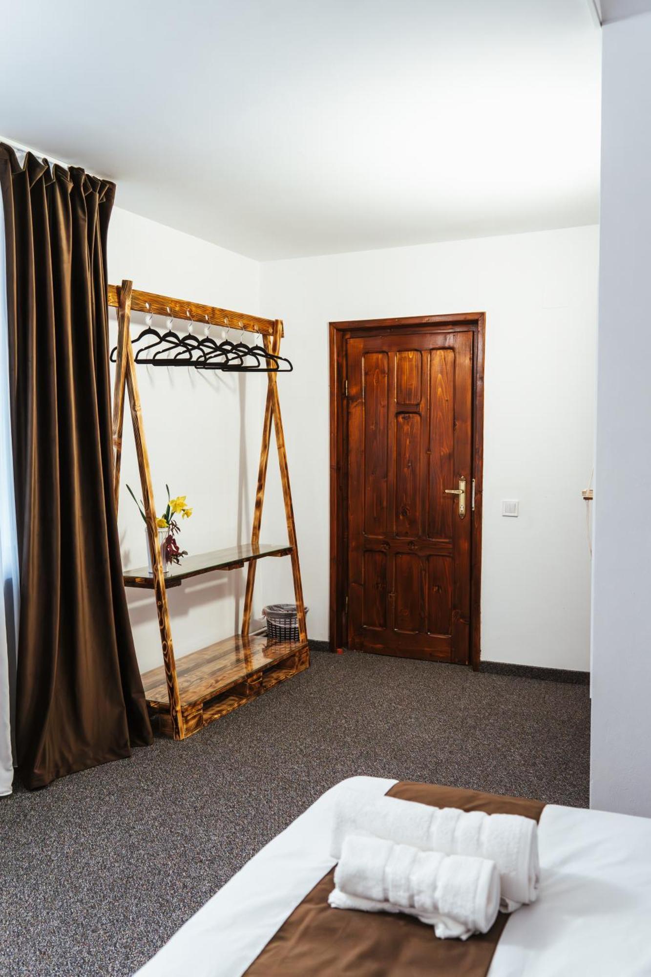 Casa Rosu Hotel Cluj-Napoca Luaran gambar